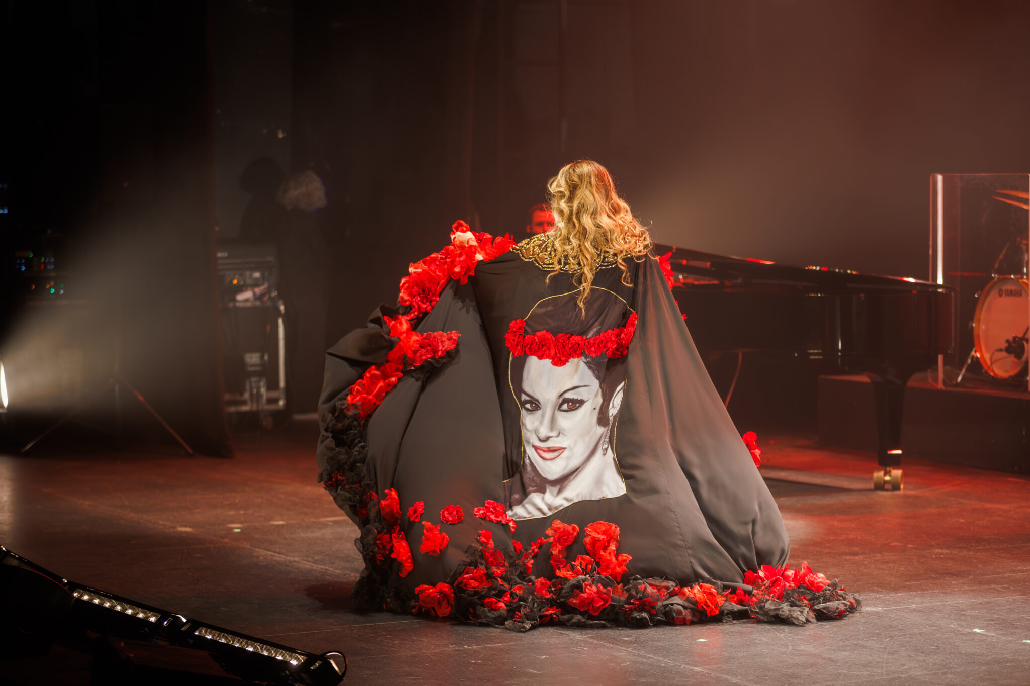 MUJERES CANTAN A LOLA FLORES-053