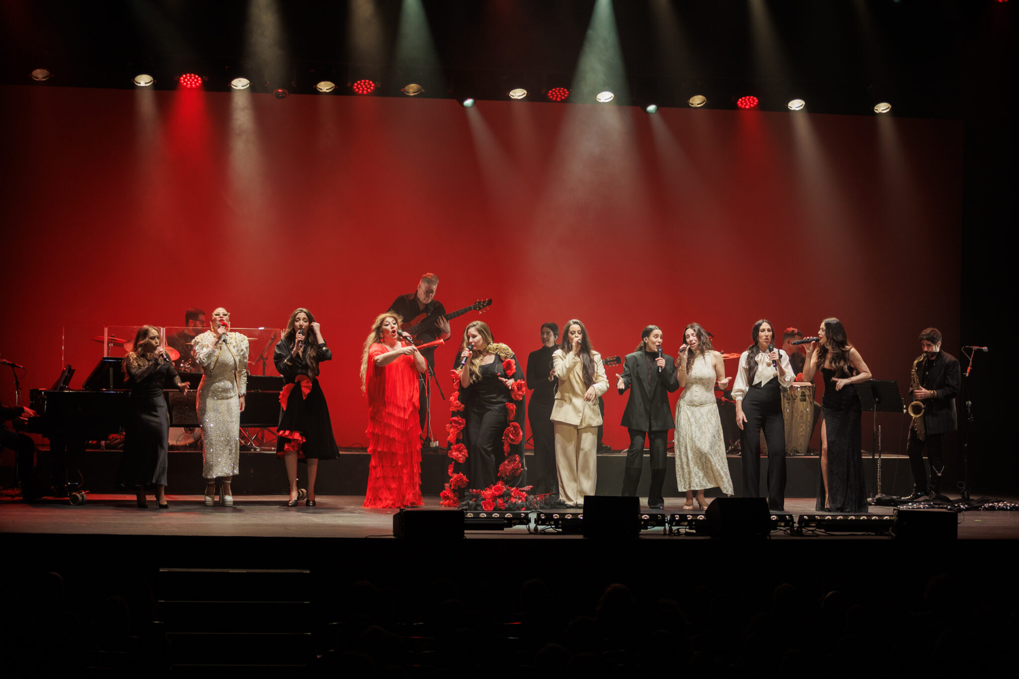 MUJERES CANTAN A LOLA FLORES-167-2